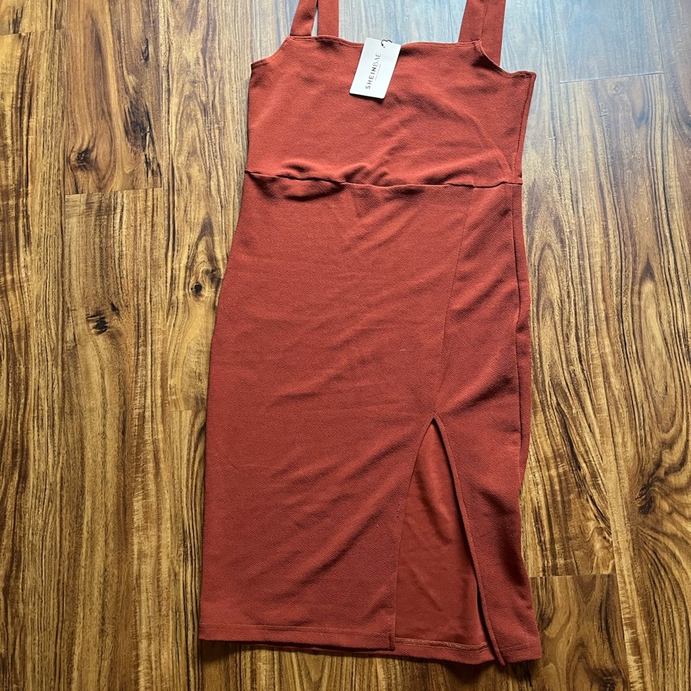 Elegant Rust Midi Dress